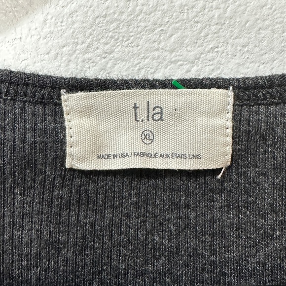 Aritzia TLA Women’s Sz XL Charcoal Gray Henley Tank Top Scoop Neck Button Front - Picture 3 of 5